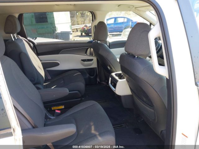 KNDNB4H33N6168192 KIA Carnival Mpv Lx