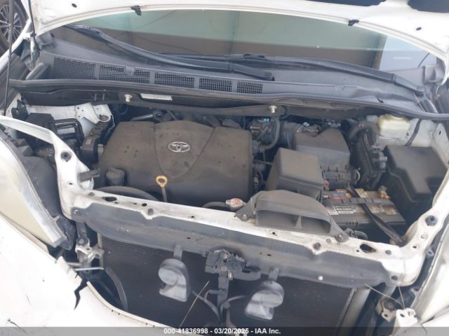 5TDKZ3DC5HS796175 Toyota Sienna Le 8 Passenger