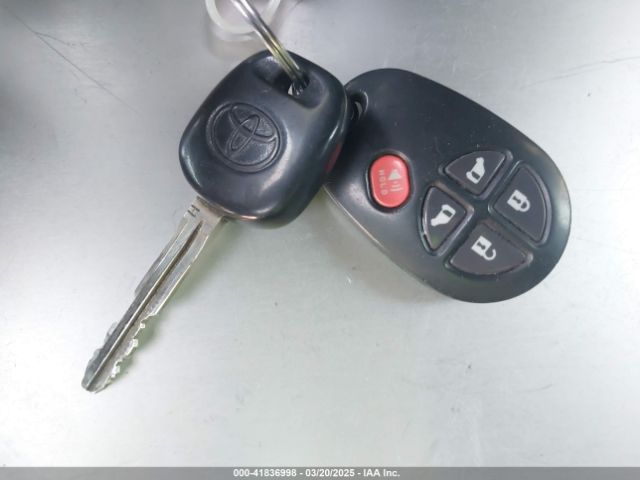 5TDKZ3DC5HS796175 Toyota Sienna Le 8 Passenger