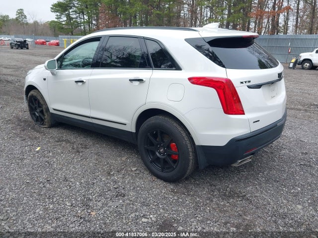 2017 CADILLAC XT5 1GYKNDRS1HZ317986 Photo 2