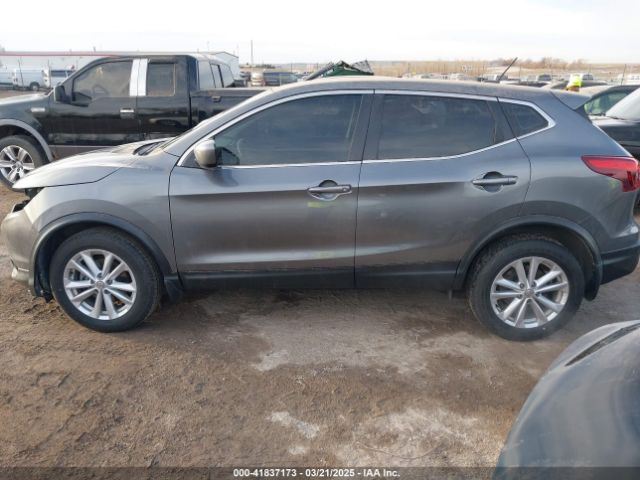 JN1BJ1CR9HW133096 Nissan Rogue Sport S