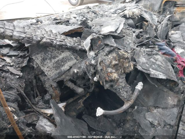 5XYPGDA34JG391658 KIA Sorento 2.4l Lx