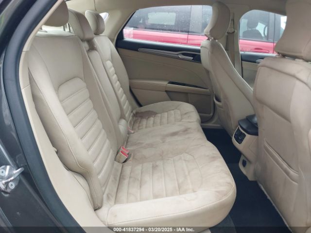 1FA6P0H73F5121260 Ford FUSION SE