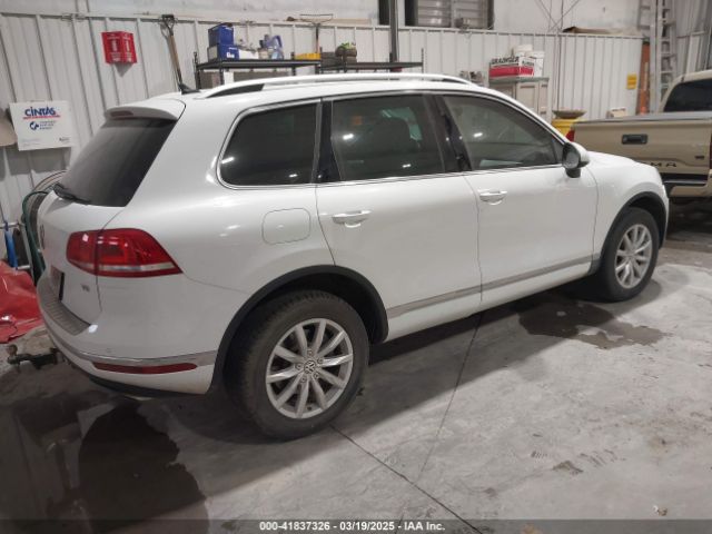 2016 VOLKSWAGEN TOUAREG WVGEF9BP2GD010630 Photo 3
