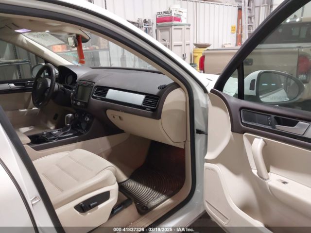2016 VOLKSWAGEN TOUAREG WVGEF9BP2GD010630 Photo 4