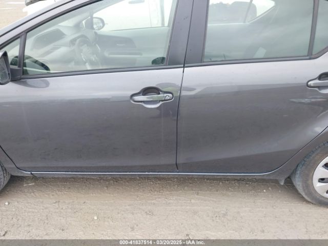 JTDKDTB37E1081876 Toyota Prius C Two