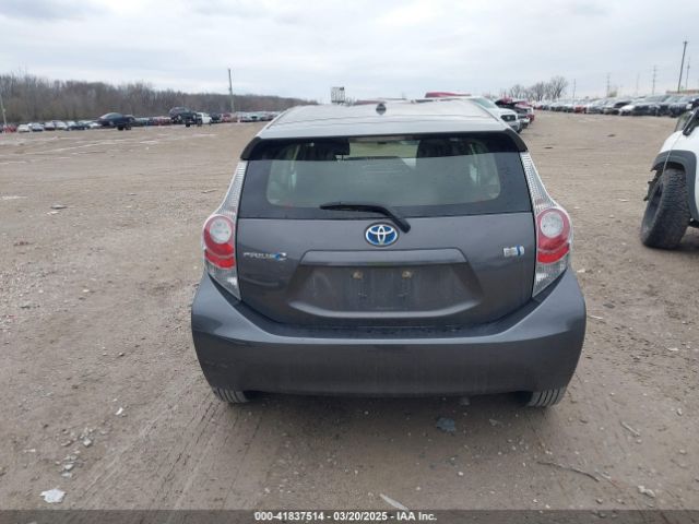 JTDKDTB37E1081876 Toyota Prius C Two