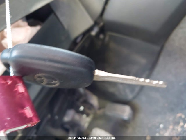 Toyota RAV4 LE 2016 JTMBFREV4GJ052168 Image 11
