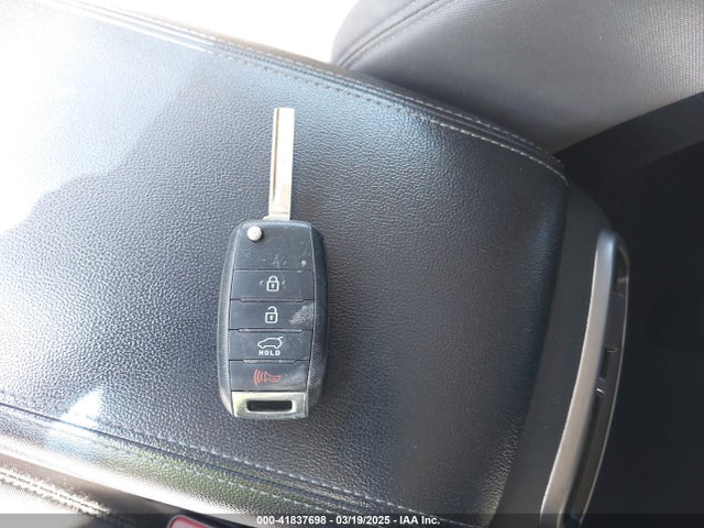 5XYPGDA54GG043840 KIA Sorento 3.3l Lx