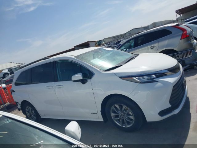 5TDKRKEC5MS034743 Toyota SIENNA LE