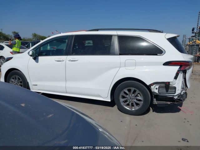 5TDKRKEC5MS034743 Toyota SIENNA LE