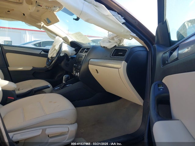3VWD17AJ6FM242499 Volkswagen Jetta 1.8t Se
