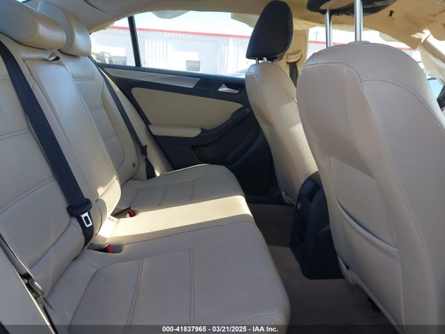 3VWD17AJ6FM242499 Volkswagen Jetta 1.8t Se
