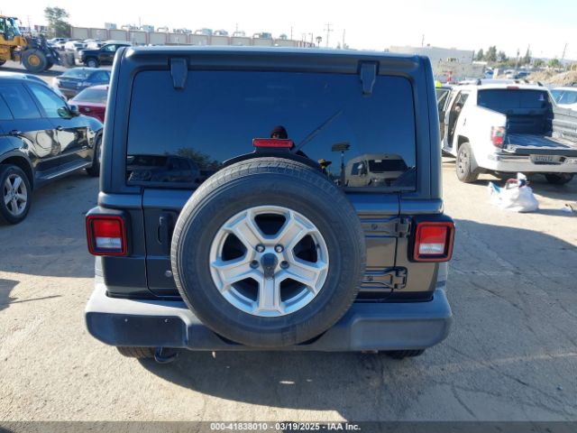 1C4HJXDG4JW132547 Jeep Wrangler Unlimited Sport S 4x4