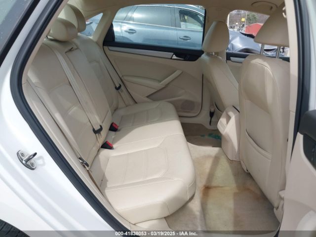 1VWAP7A33EC017587 Volkswagen Passat 2.5l Wolfsburg Edition
