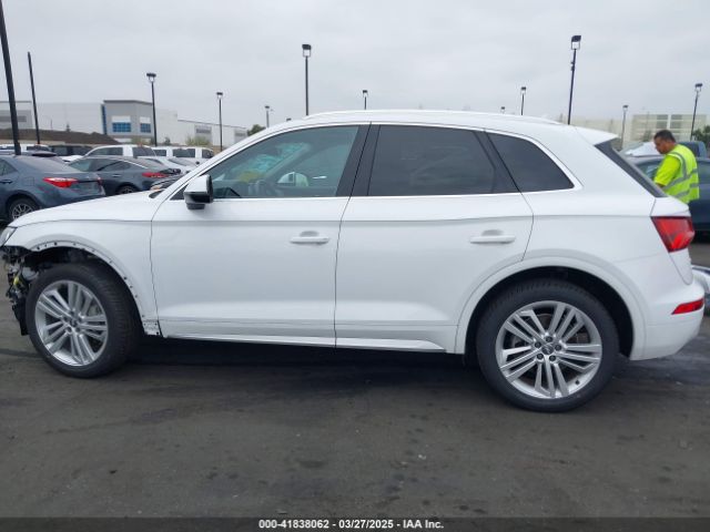 WA1BNAFY9J2205989 Audi Q5 2.0t Premium/2.0t Tech Premium