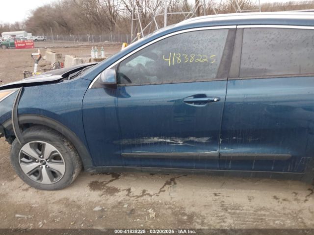 KNDCB3LC9H5087779 KIA NIRO LX
