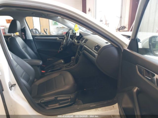 1VWBT7A35HC021645 Volkswagen Passat 1.8t Se