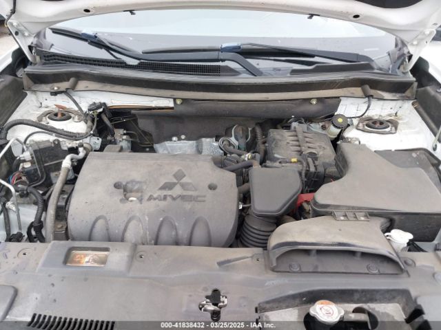JA4AD3A35JZ060351 Mitsubishi Outlander Le