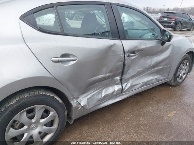 JM1BM1U77E1165829 Mazda Mazda3 I Sport