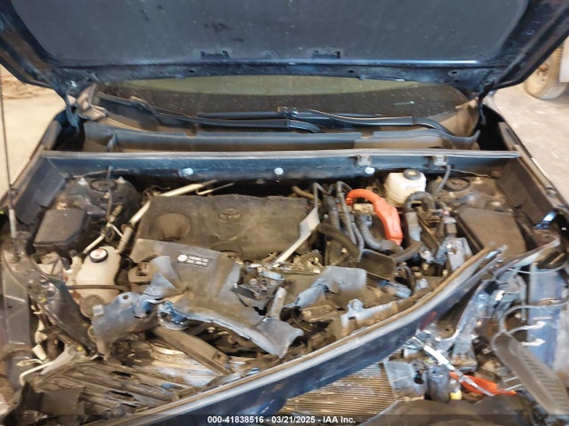 2T3RWRFV8NW129832 Toyota Rav4 Hybrid Xle