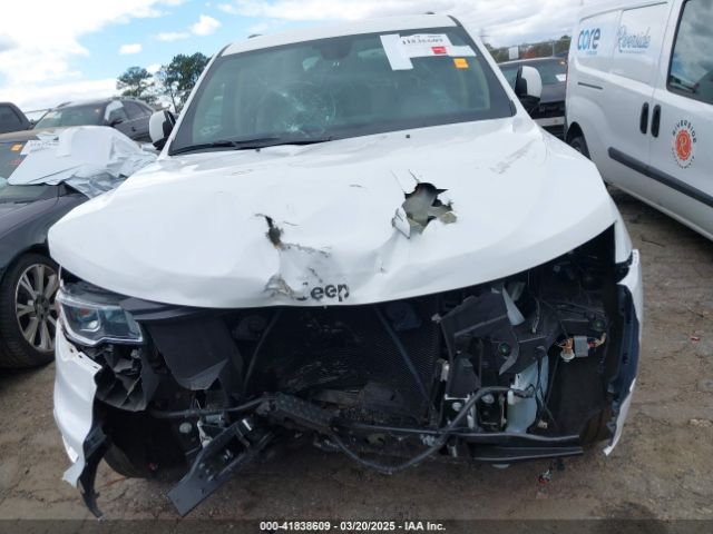 1C4RJFAG1NC175107 Jeep Grand Cherokee Wk Laredo E 4x4