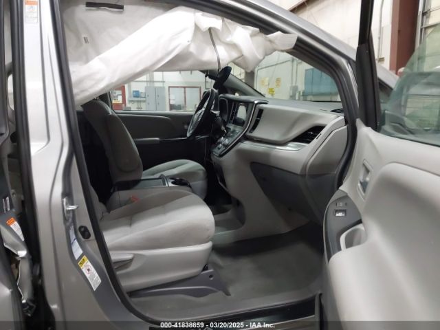 5TDJZ3DC9HS185755 Toyota Sienna Le 7 Passenger