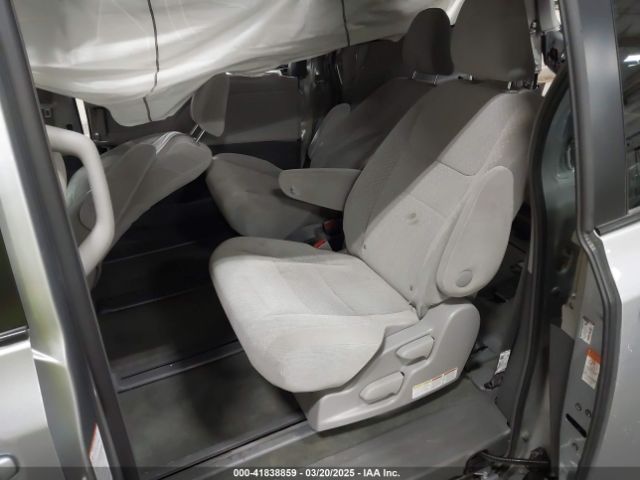 5TDJZ3DC9HS185755 Toyota Sienna Le 7 Passenger