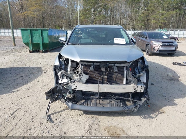 5TDKZRFH7JS275377 Toyota Highlander Xle