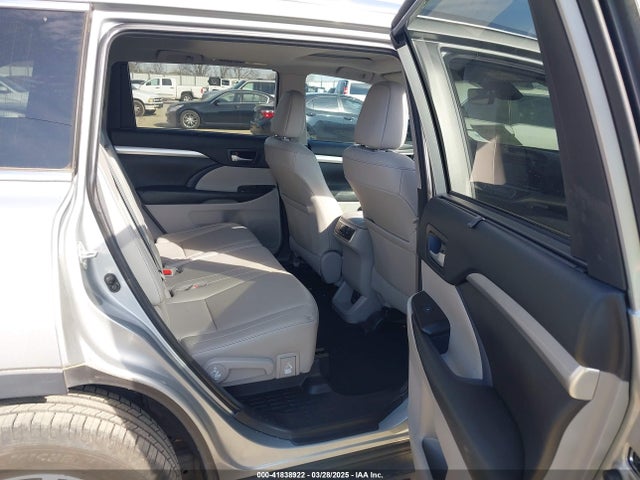 5TDKZRFH7JS275377 Toyota Highlander Xle