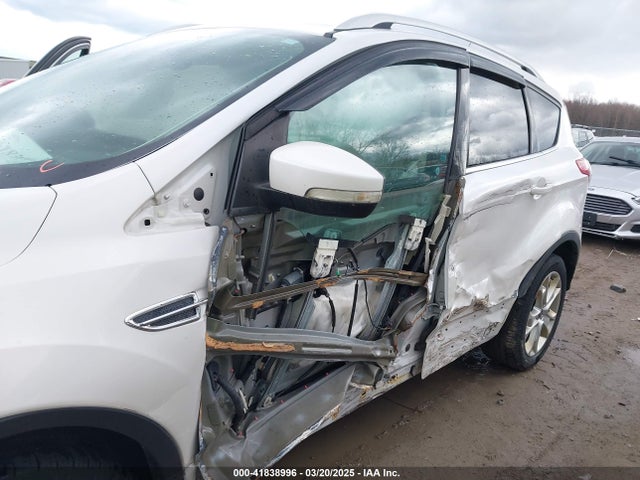 1FMCU9JX9GUA62674 Ford Escape Titanium