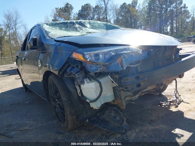 5YFBURHE4HP572188 Toyota COROLLA LE