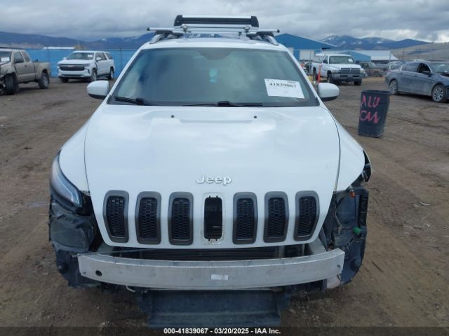 1C4PJMCS7HW588228 Jeep Cherokee Latitude 4x4