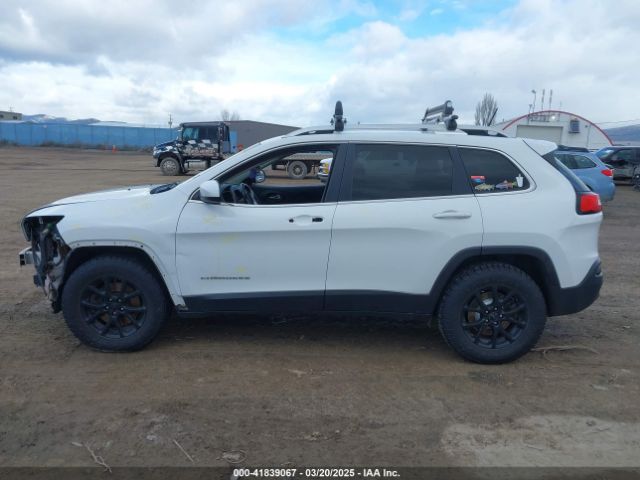 1C4PJMCS7HW588228 Jeep Cherokee Latitude 4x4