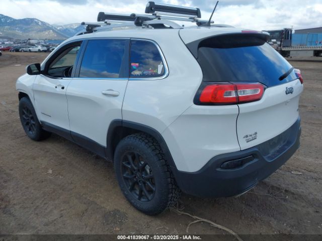 1C4PJMCS7HW588228 Jeep Cherokee Latitude 4x4