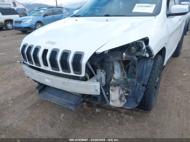 1C4PJMCS7HW588228 Jeep Cherokee Latitude 4x4