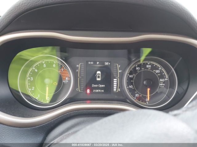 1C4PJMCS7HW588228 Jeep Cherokee Latitude 4x4