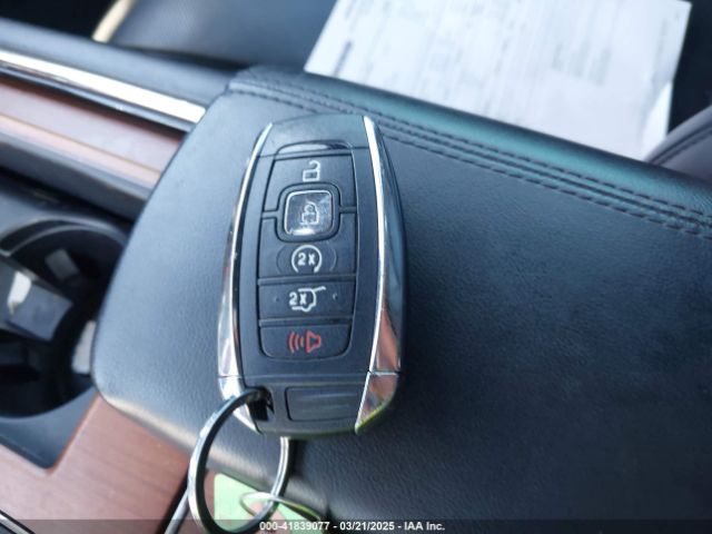 5LMJJ2LT1JEL13235 Lincoln Navigator Reserve