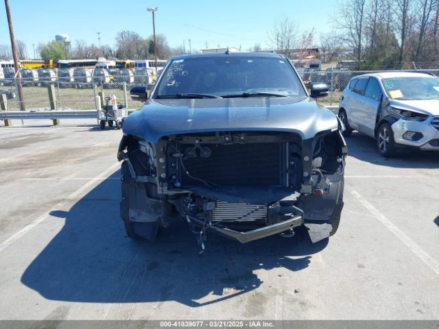 5LMJJ2LT1JEL13235 Lincoln Navigator Reserve