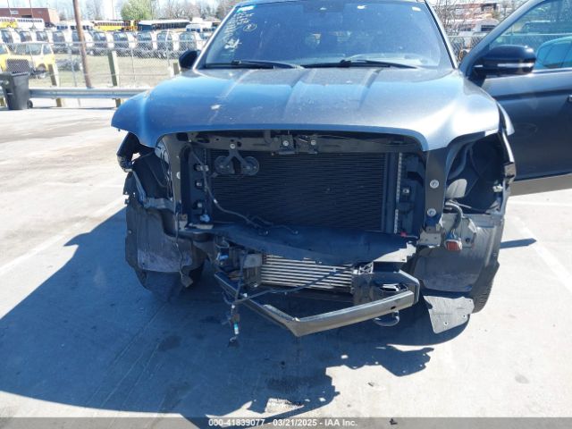 5LMJJ2LT1JEL13235 Lincoln Navigator Reserve