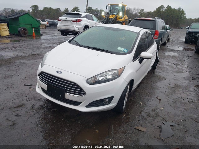Ford FIESTA SE 2019 3FADP4BJ1KM123645 Image 2