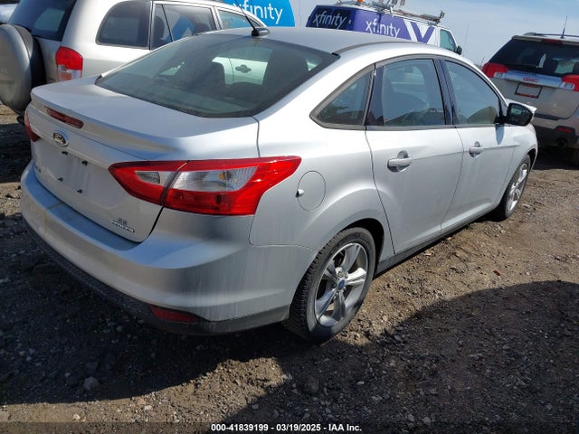 Ford FOCUS SE 2014 1FADP3F22EL347901 Image 4