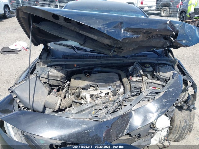 1G1ZD5ST2JF134385 Chevrolet MALIBU LT