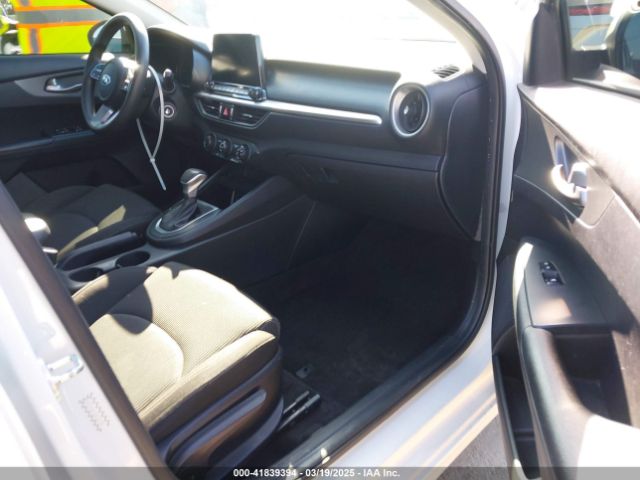 3KPF24AD3ME283990 KIA Forte Lxs