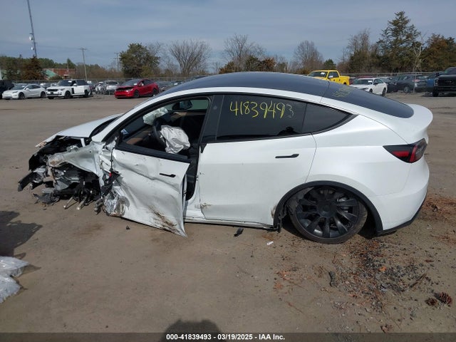 7SAYGDEE3RA258490 Tesla Model Y Long Range Dual Motor All-wheel Drive