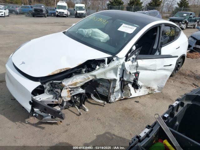 2024 TESLA MODEL Y 7SAYGDEE3RA258490 Photo 1