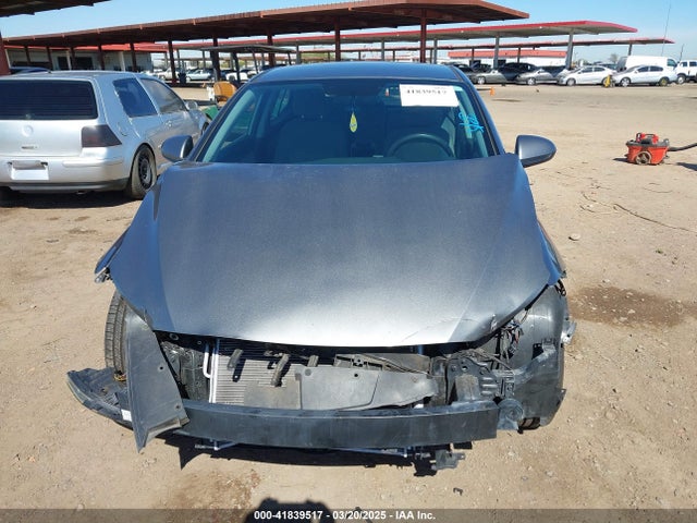 5NPD84LF3JH241539 Hyundai ELANTRA SEL