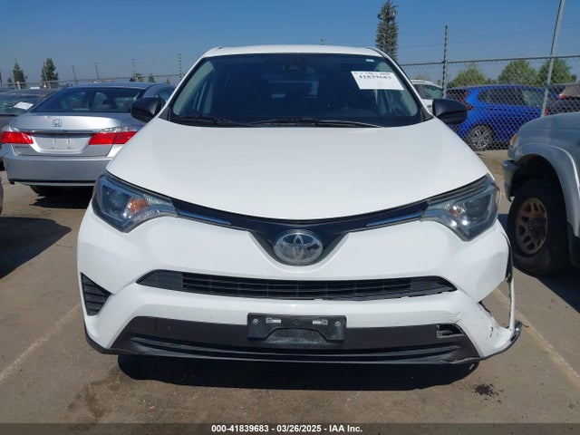 JTMZFREV0JJ189114 Toyota RAV4 LE