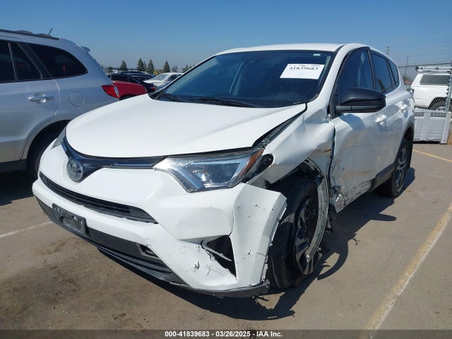 JTMZFREV0JJ189114 Toyota RAV4 LE
