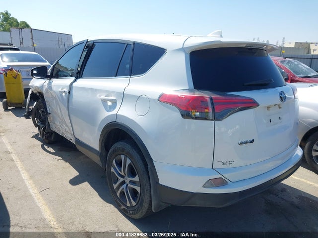 JTMZFREV0JJ189114 Toyota RAV4 LE